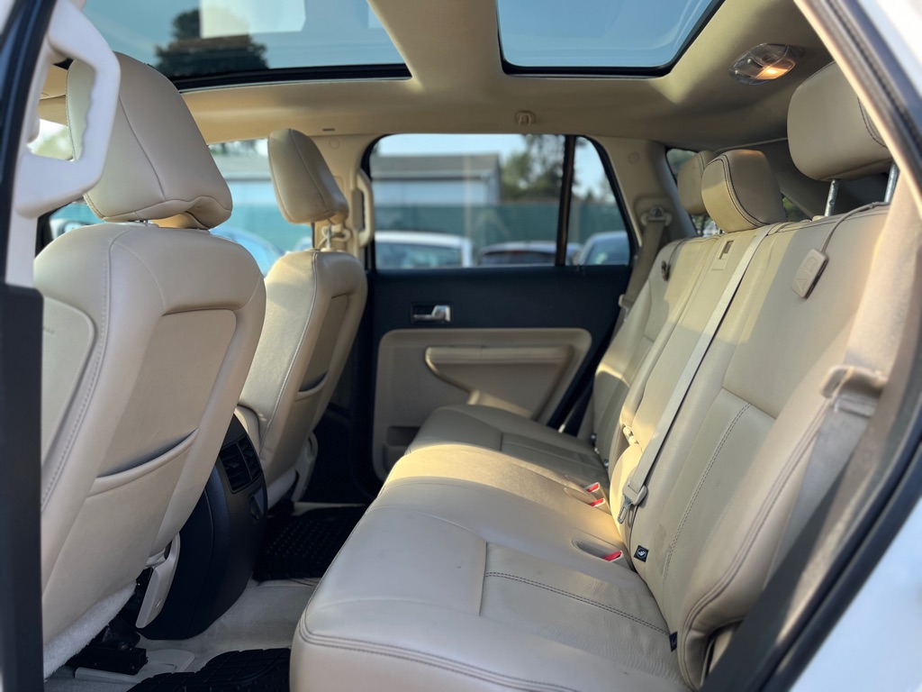 Photo 13 of this FORD EDGE