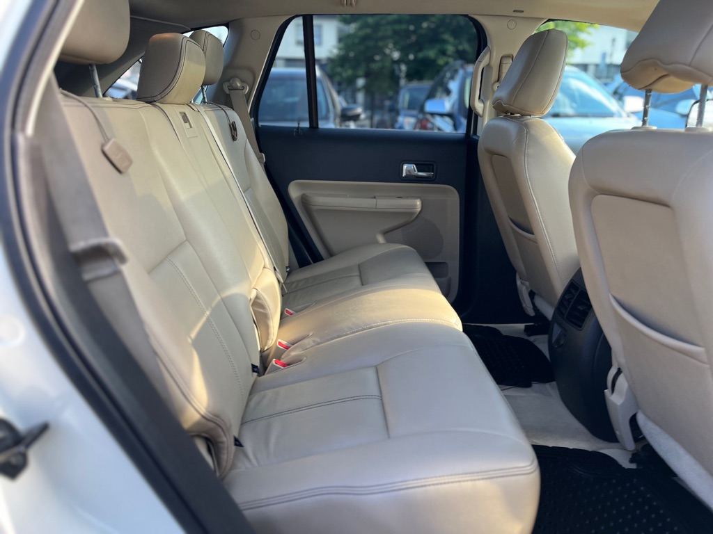 Photo 20 of this FORD EDGE