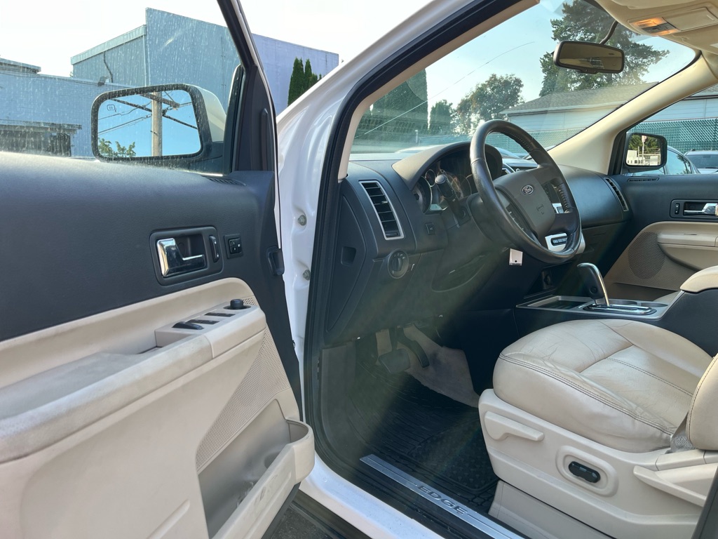Photo 9 of this FORD EDGE