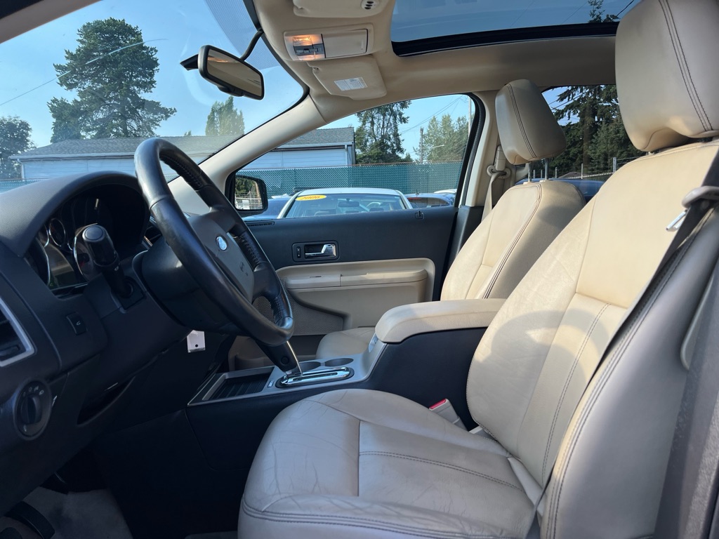 Photo 10 of this FORD EDGE