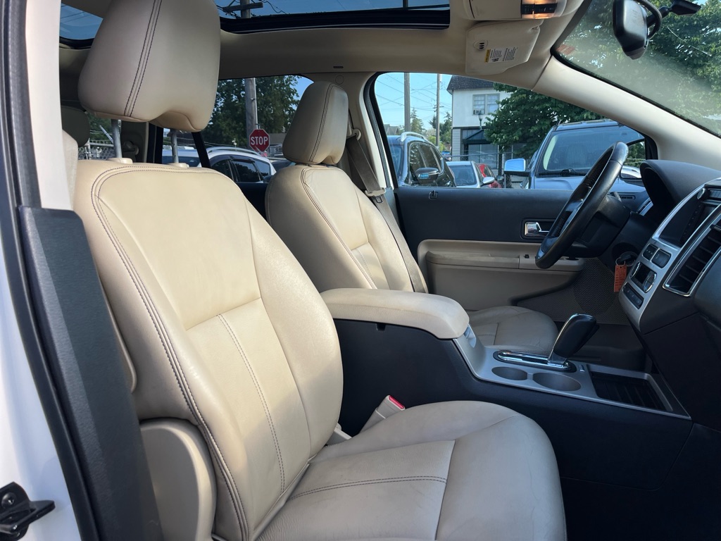 Photo 17 of this FORD EDGE