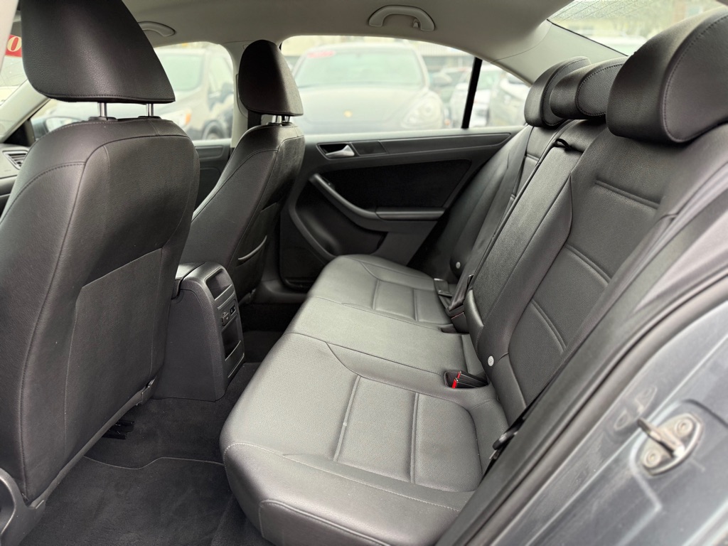 Photo 11 of this VOLKSWAGEN JETTA