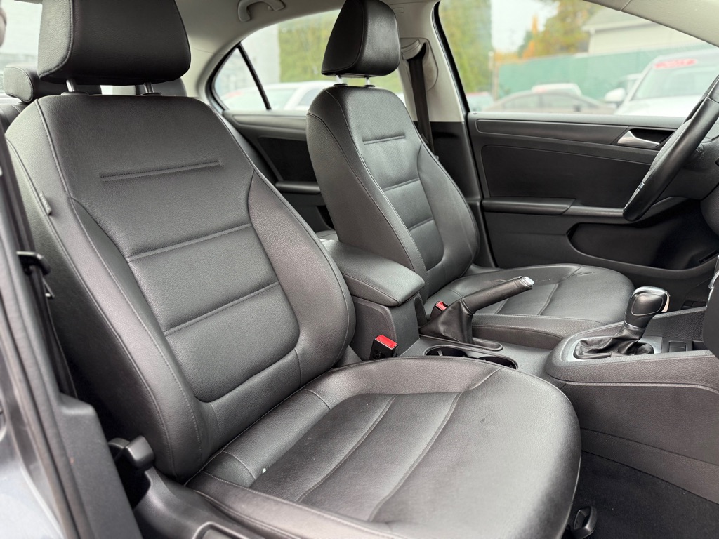 Photo 15 of this VOLKSWAGEN JETTA