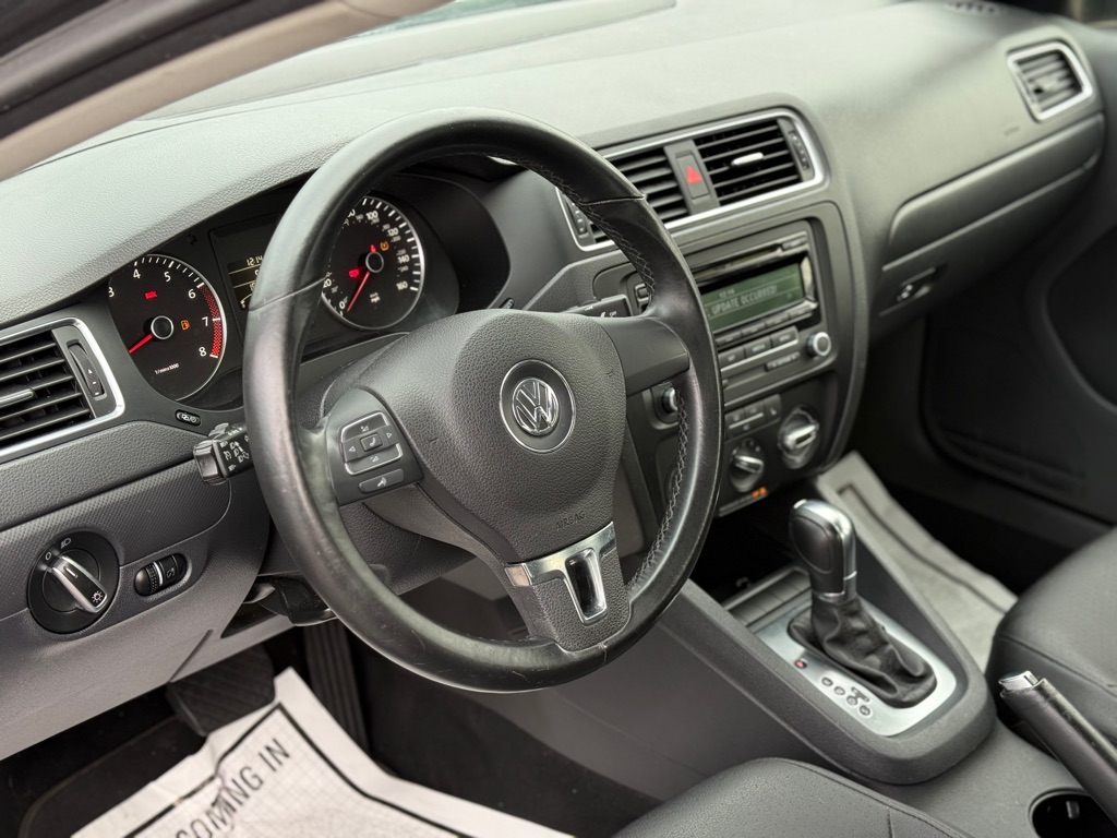 Photo 10 of this VOLKSWAGEN JETTA