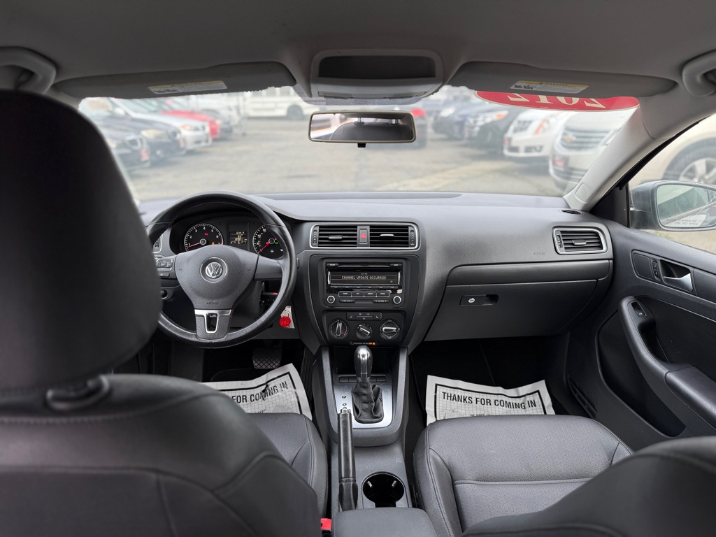 Photo 12 of this VOLKSWAGEN JETTA