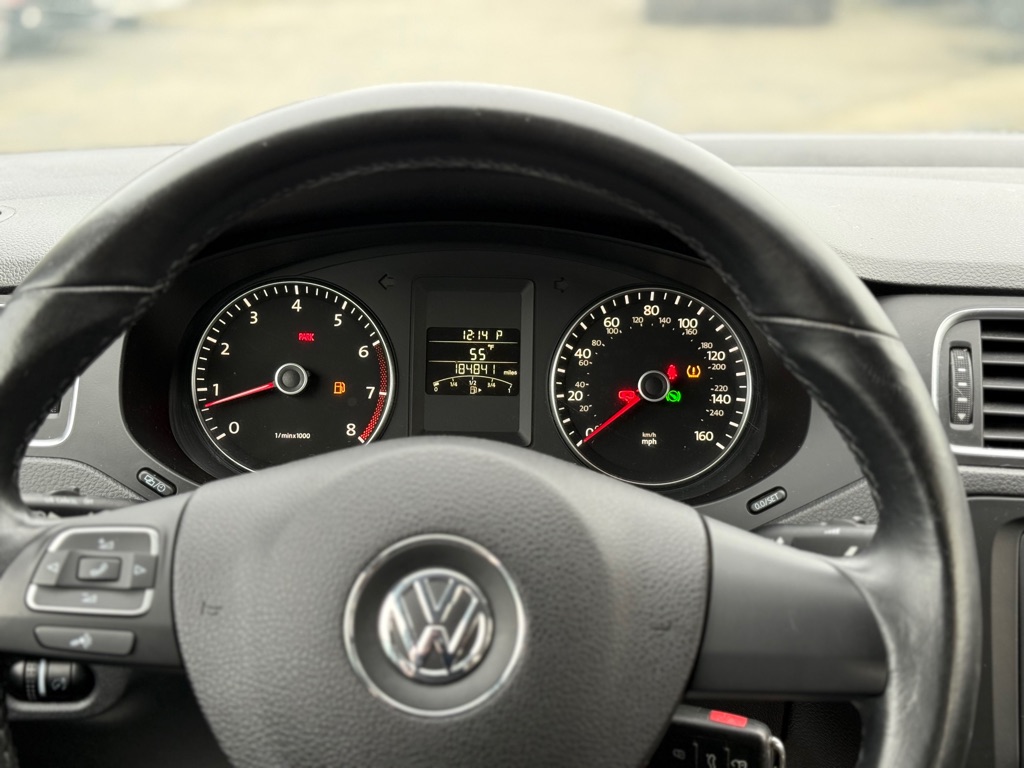 Photo 13 of this VOLKSWAGEN JETTA