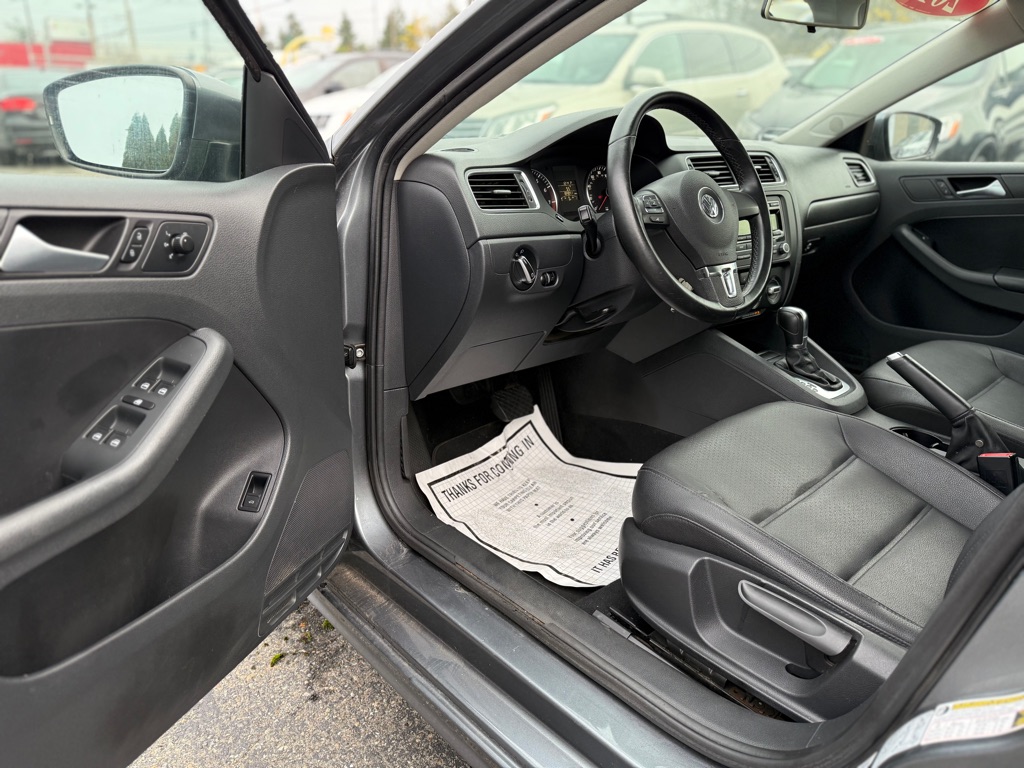 Photo 8 of this VOLKSWAGEN JETTA