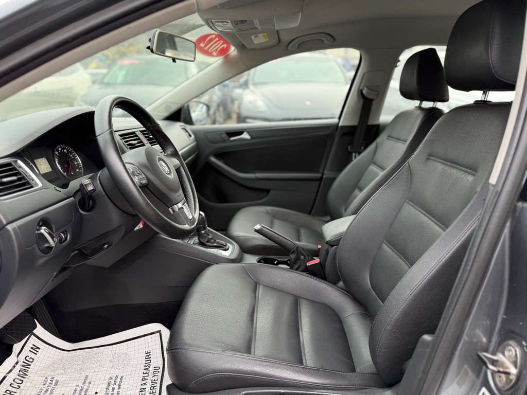 Photo 9 of this VOLKSWAGEN JETTA