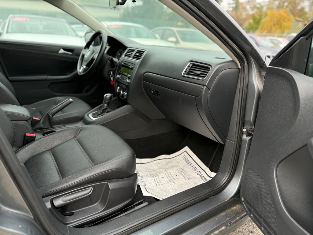 Photo 14 of this VOLKSWAGEN JETTA