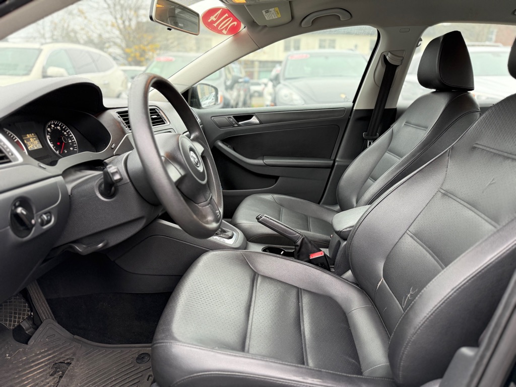 Photo 9 of this VOLKSWAGEN JETTA