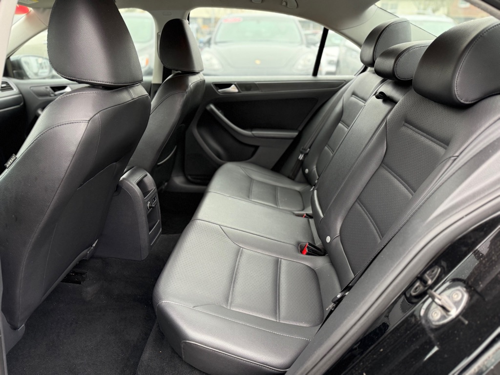 Photo 11 of this VOLKSWAGEN JETTA