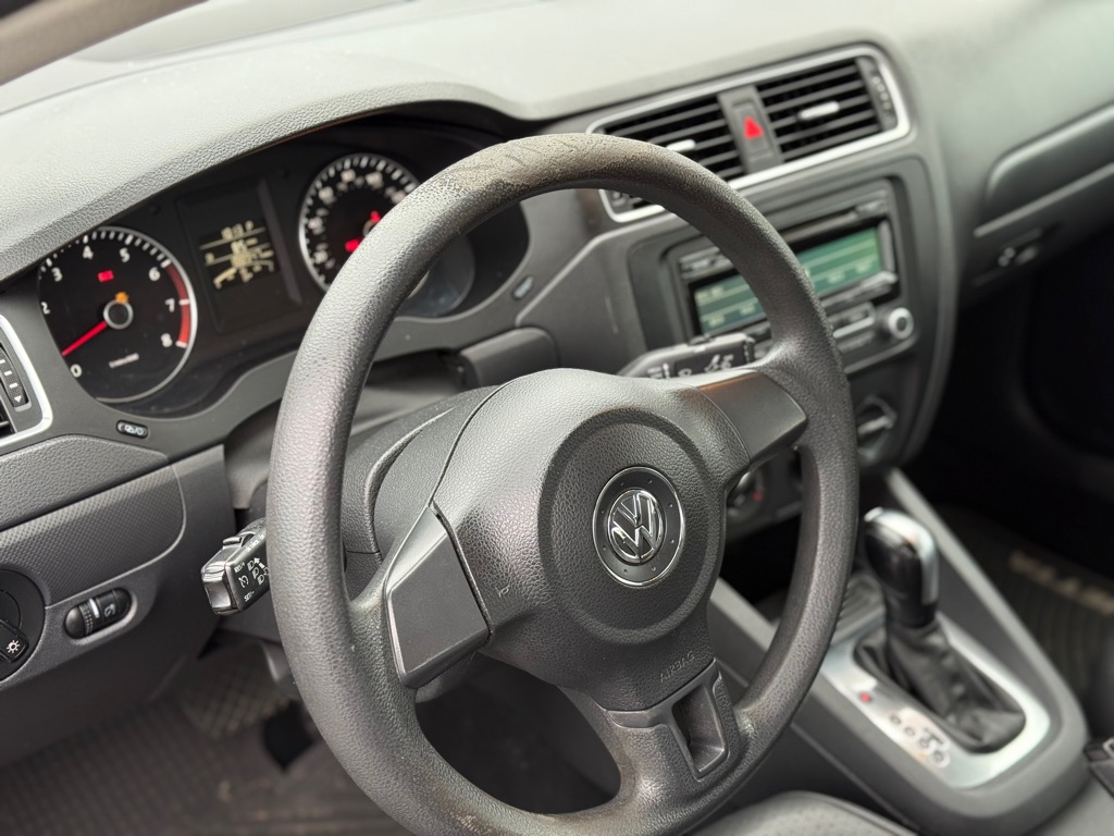 Photo 10 of this VOLKSWAGEN JETTA