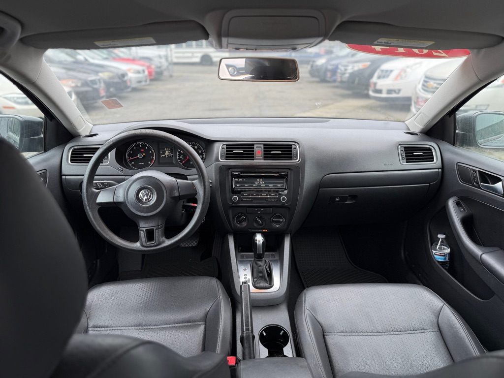 Photo 12 of this VOLKSWAGEN JETTA