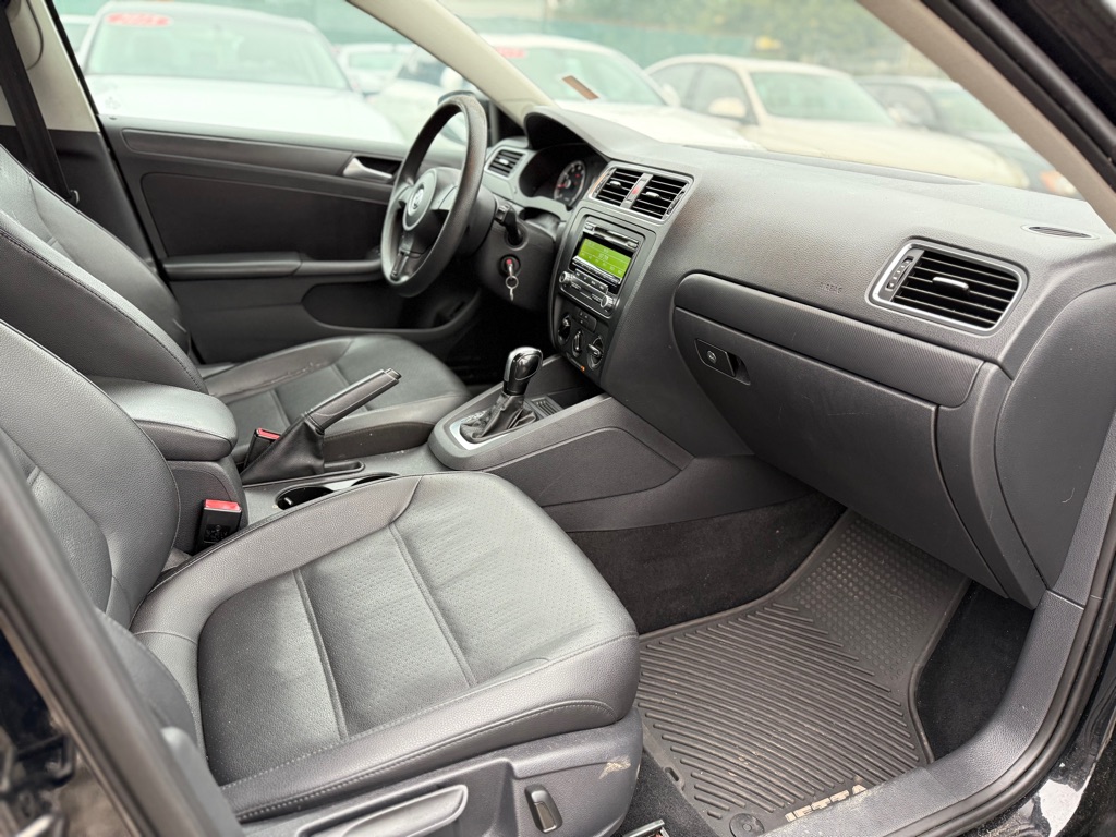 Photo 14 of this VOLKSWAGEN JETTA