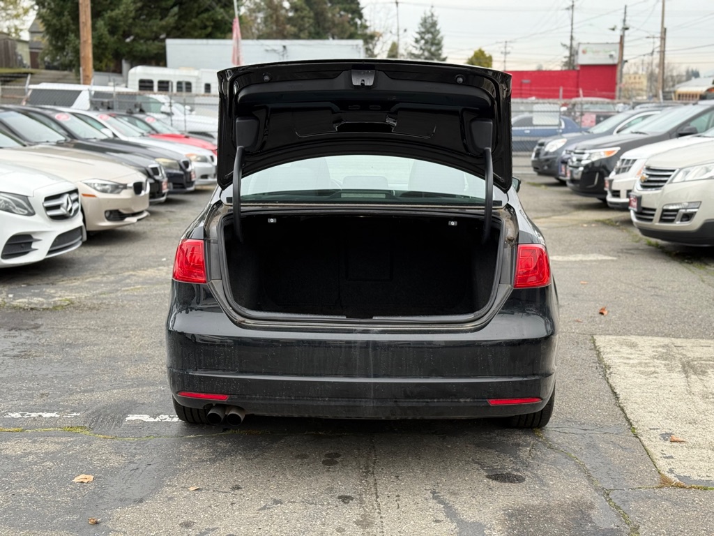 Photo 7 of this VOLKSWAGEN JETTA