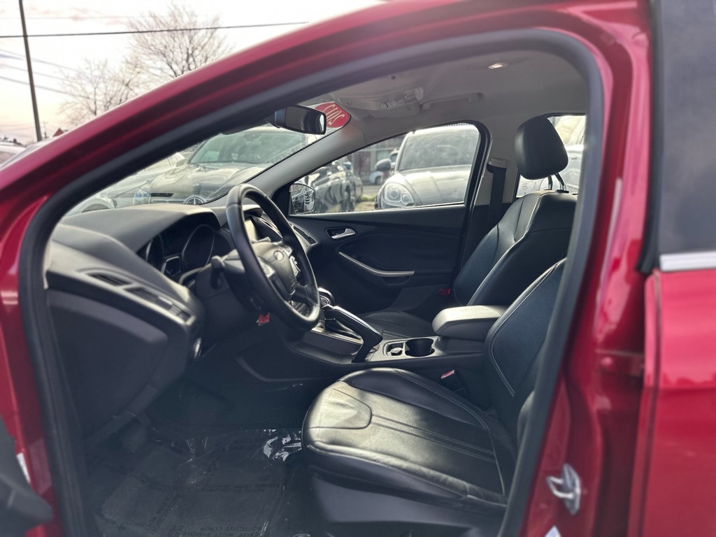 Photo 8 of this FORD FOCUS