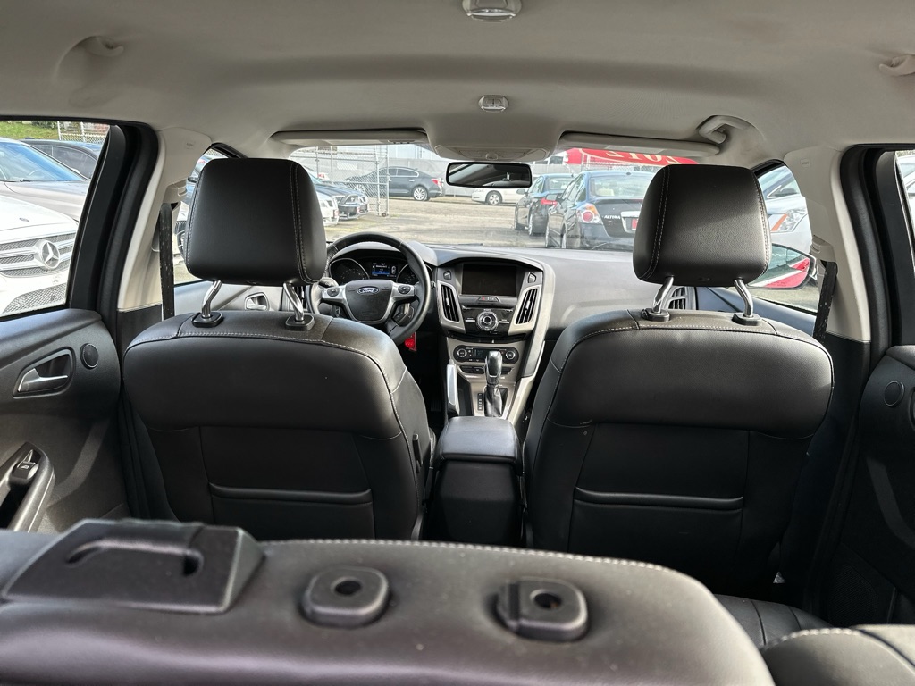 Photo 6 of this FORD FOCUS