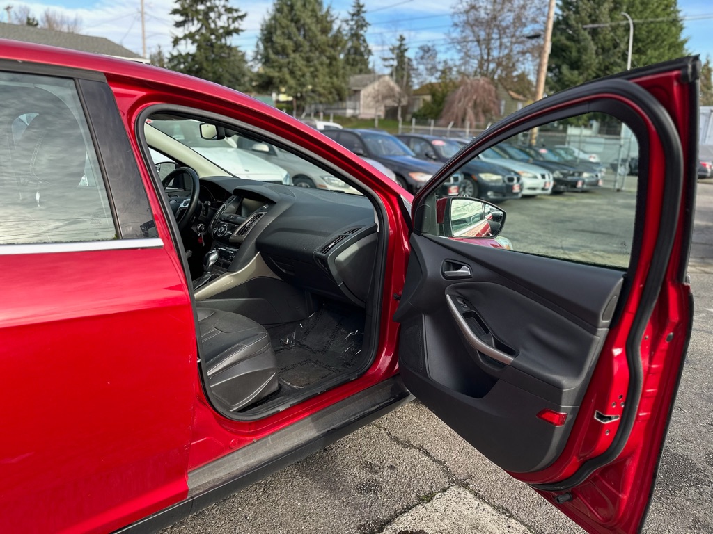Photo 13 of this FORD FOCUS
