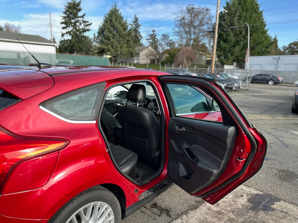 Photo 11 of this FORD FOCUS