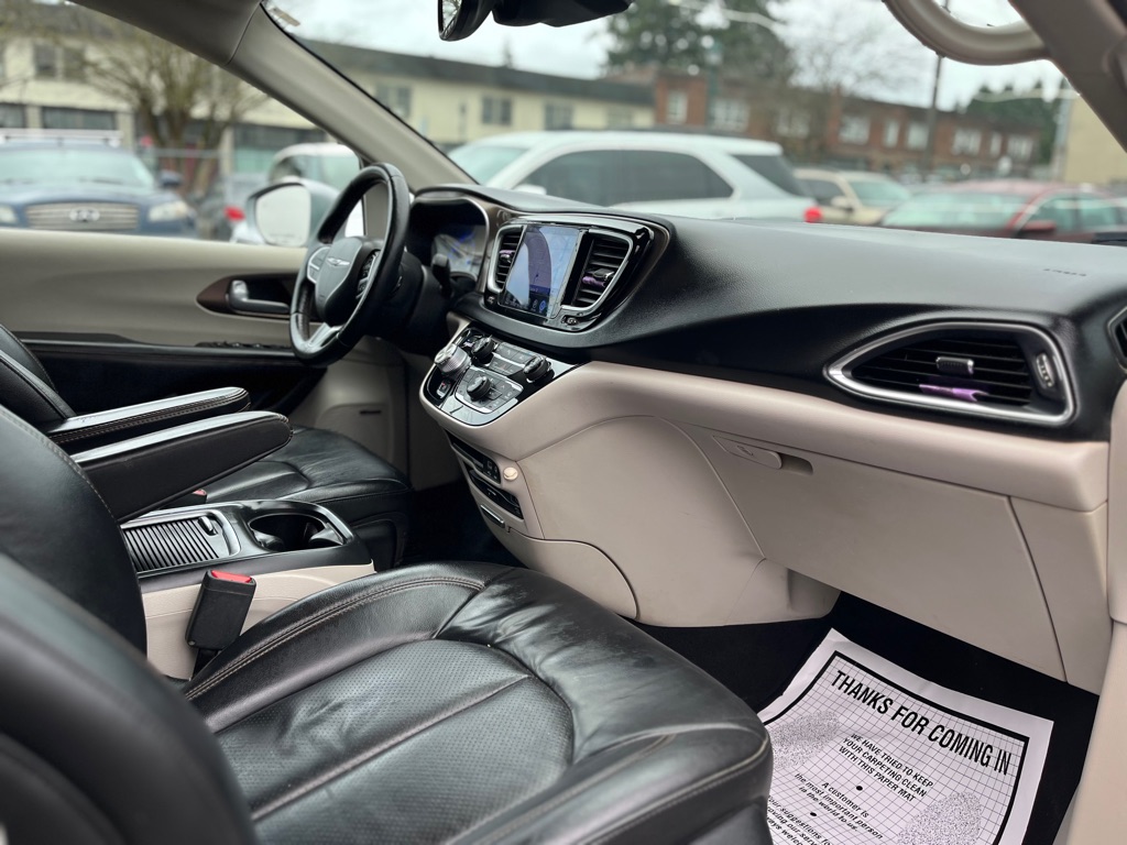 Photo 17 of this CHRYSLER PACIFICA