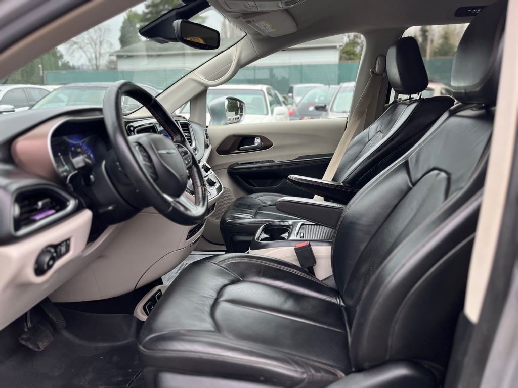 Photo 10 of this CHRYSLER PACIFICA