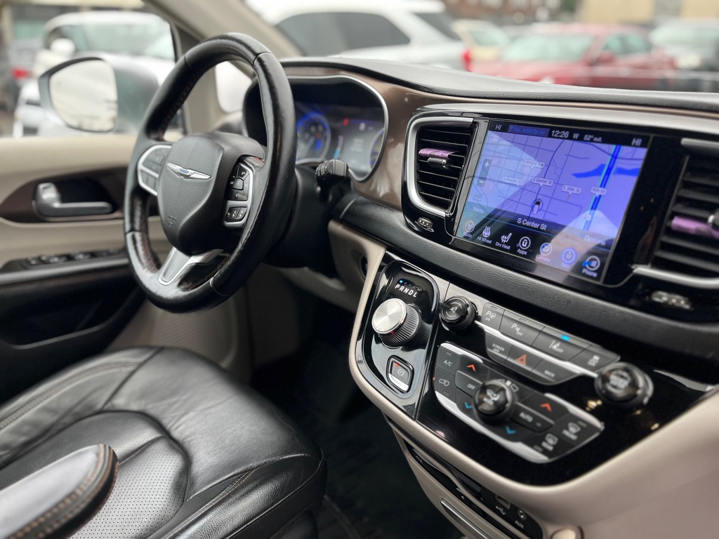 Photo 19 of this CHRYSLER PACIFICA