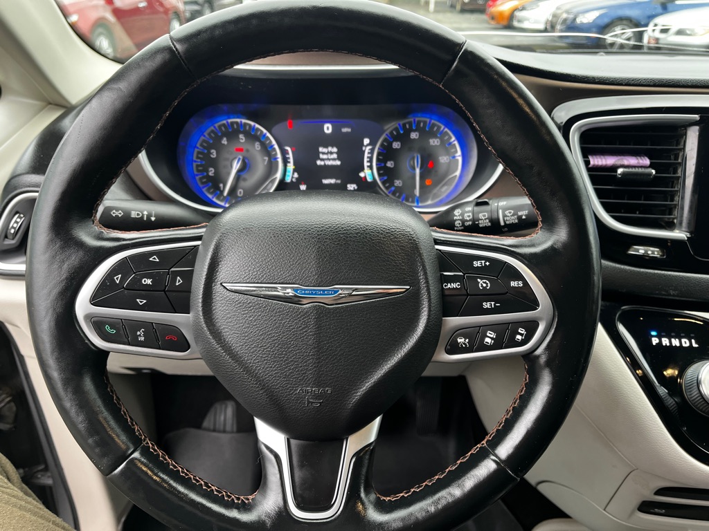 Photo 12 of this CHRYSLER PACIFICA