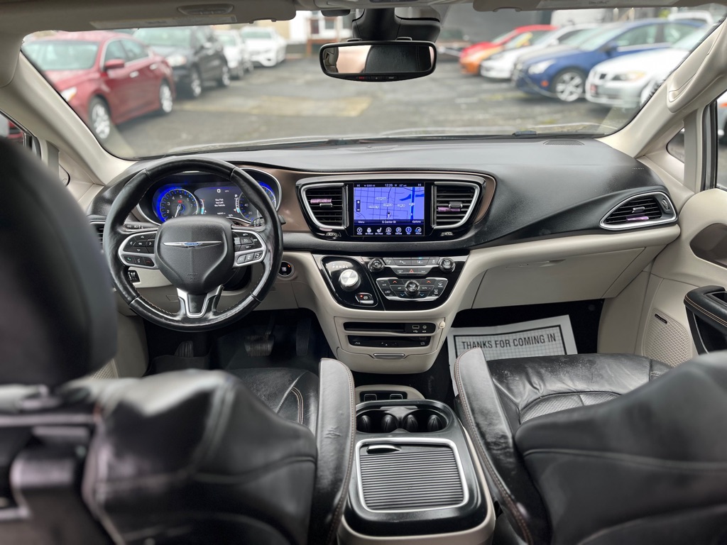 Photo 16 of this CHRYSLER PACIFICA