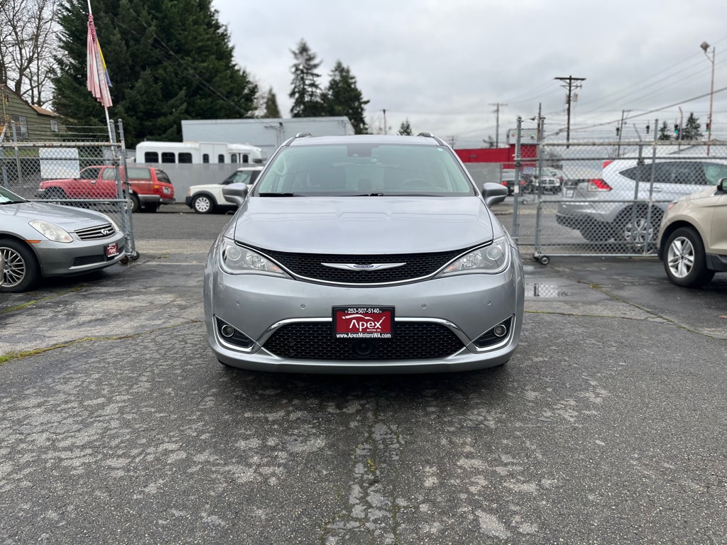 Photo 3 of this CHRYSLER PACIFICA