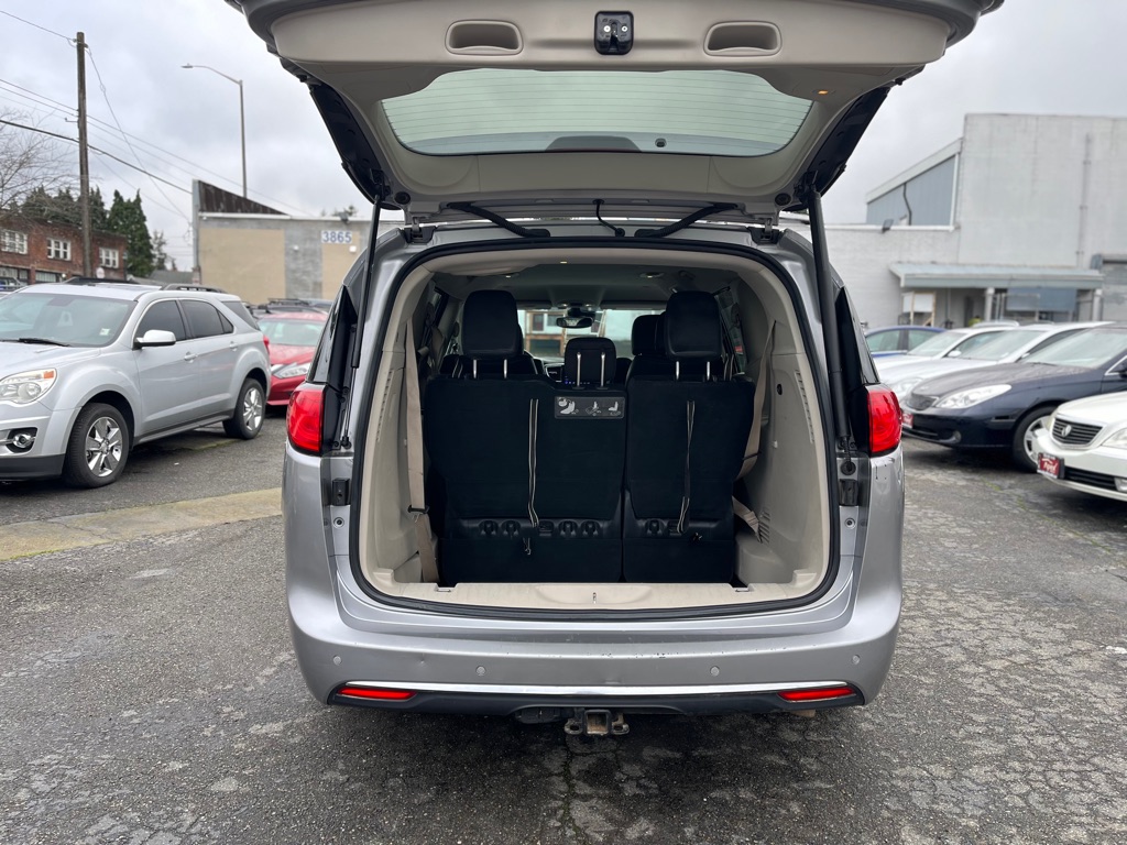 Photo 7 of this CHRYSLER PACIFICA