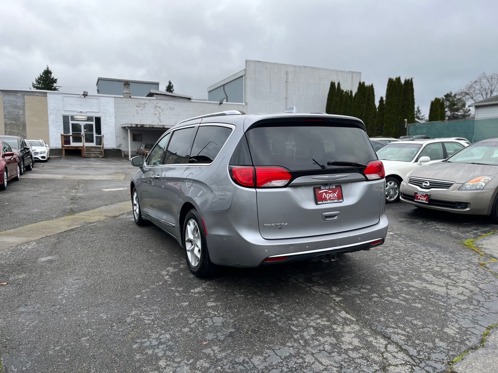 Photo 5 of this CHRYSLER PACIFICA