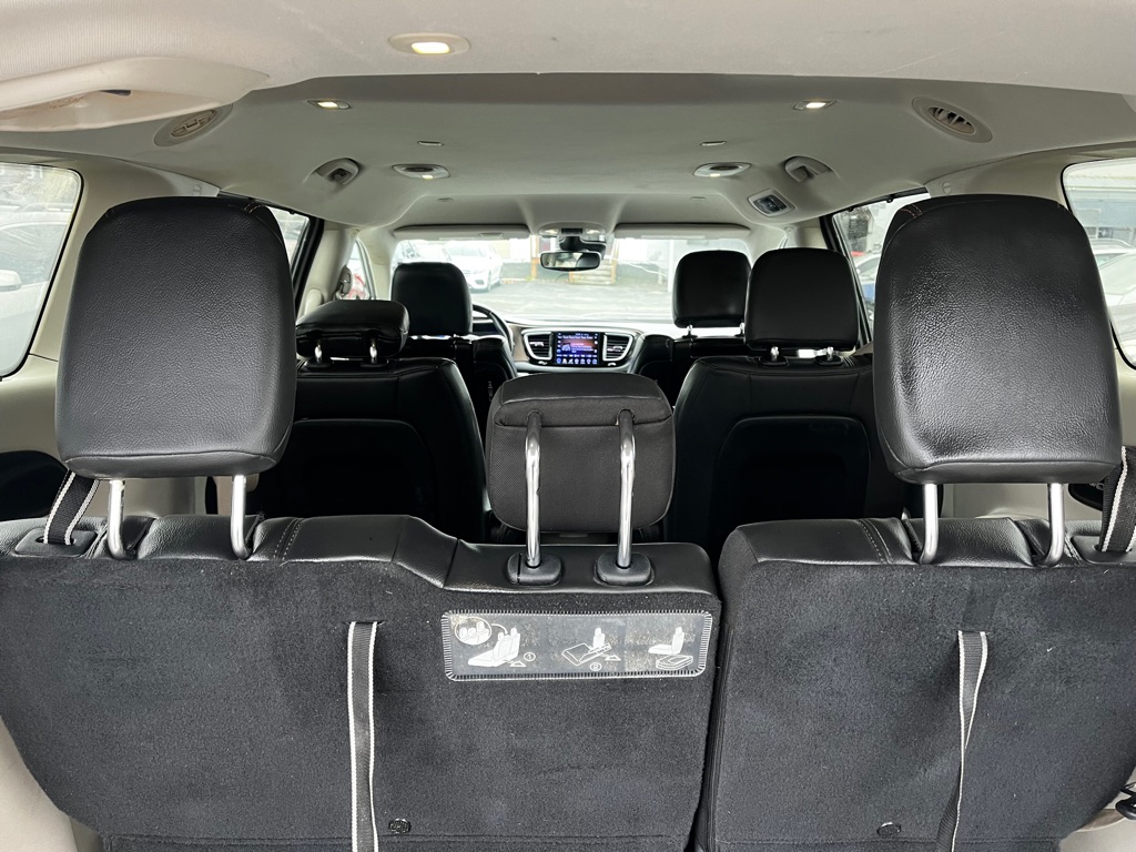 Photo 8 of this CHRYSLER PACIFICA