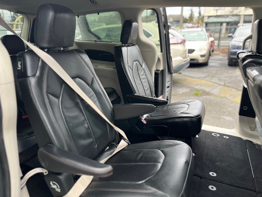 Photo 23 of this CHRYSLER PACIFICA