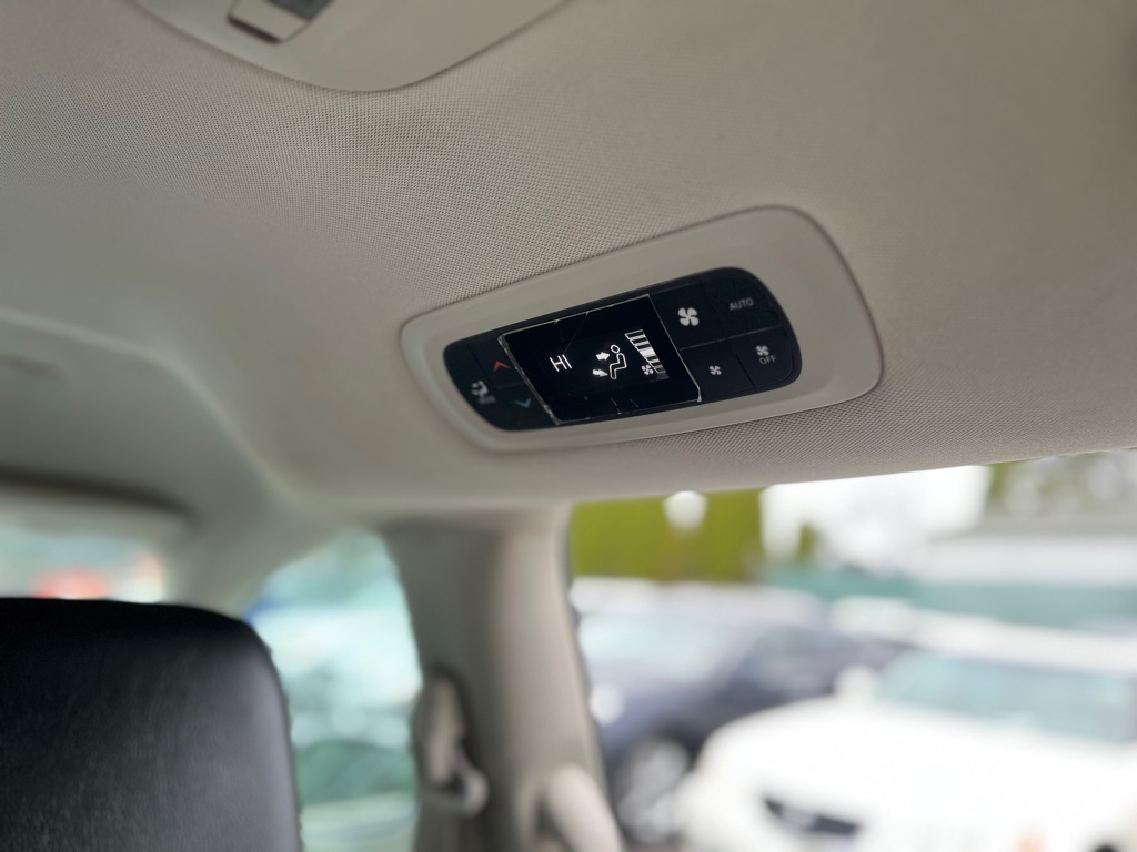 Photo 25 of this CHRYSLER PACIFICA
