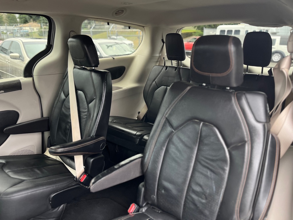 Photo 15 of this CHRYSLER PACIFICA