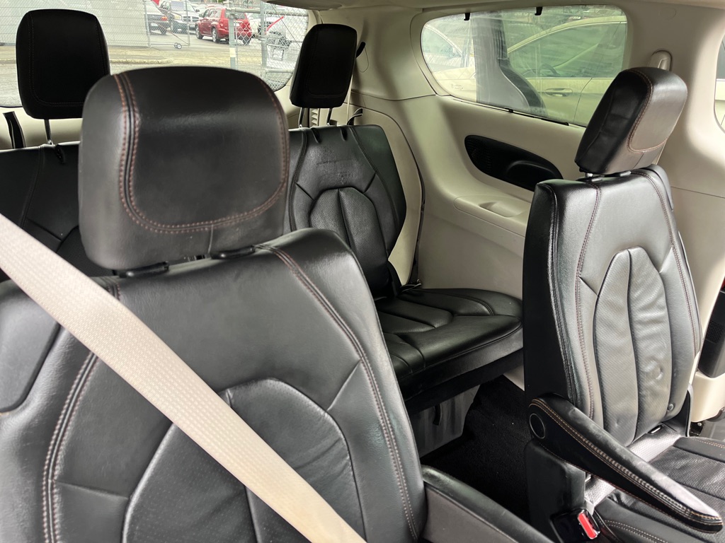 Photo 24 of this CHRYSLER PACIFICA