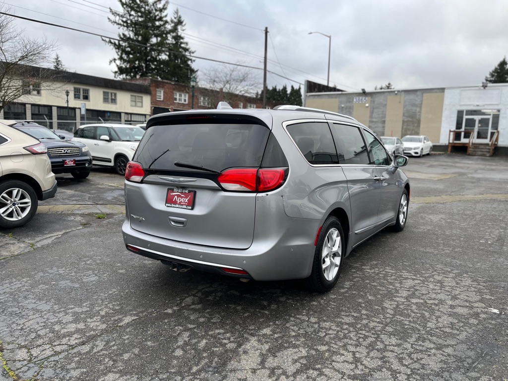 Photo 4 of this CHRYSLER PACIFICA