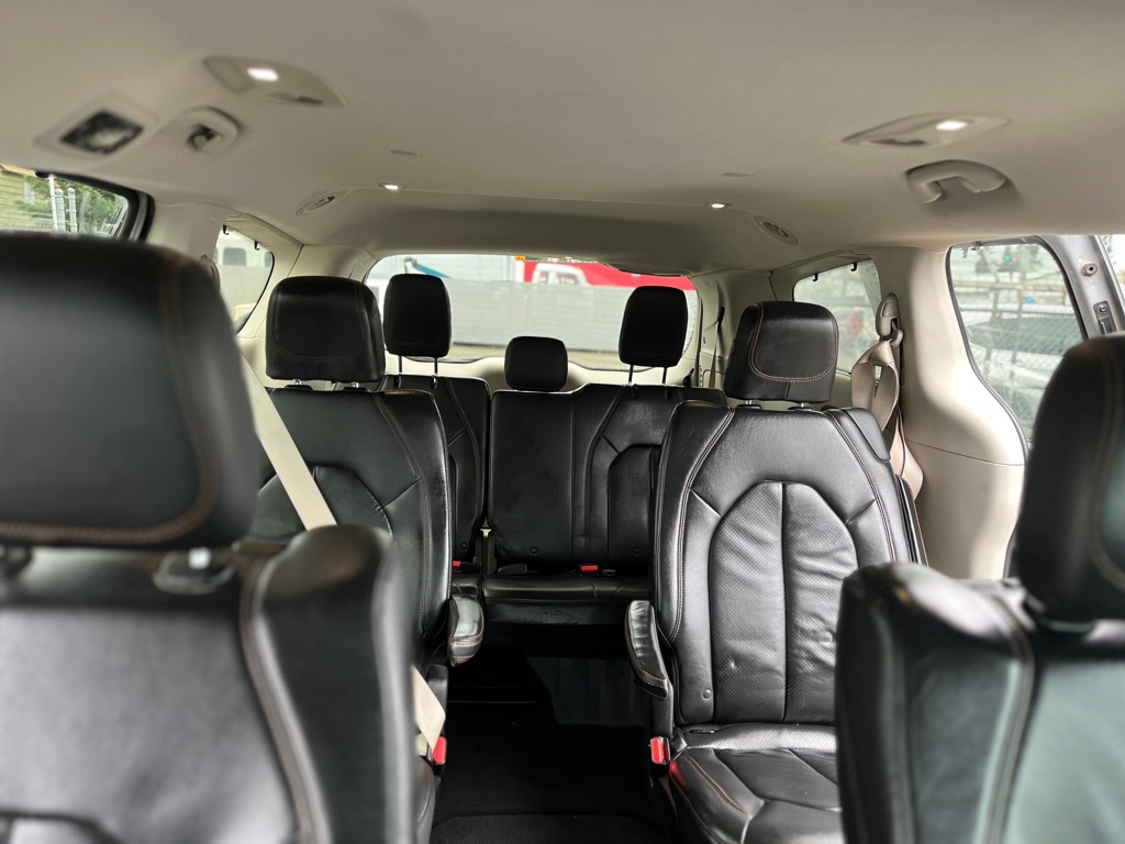 Photo 21 of this CHRYSLER PACIFICA