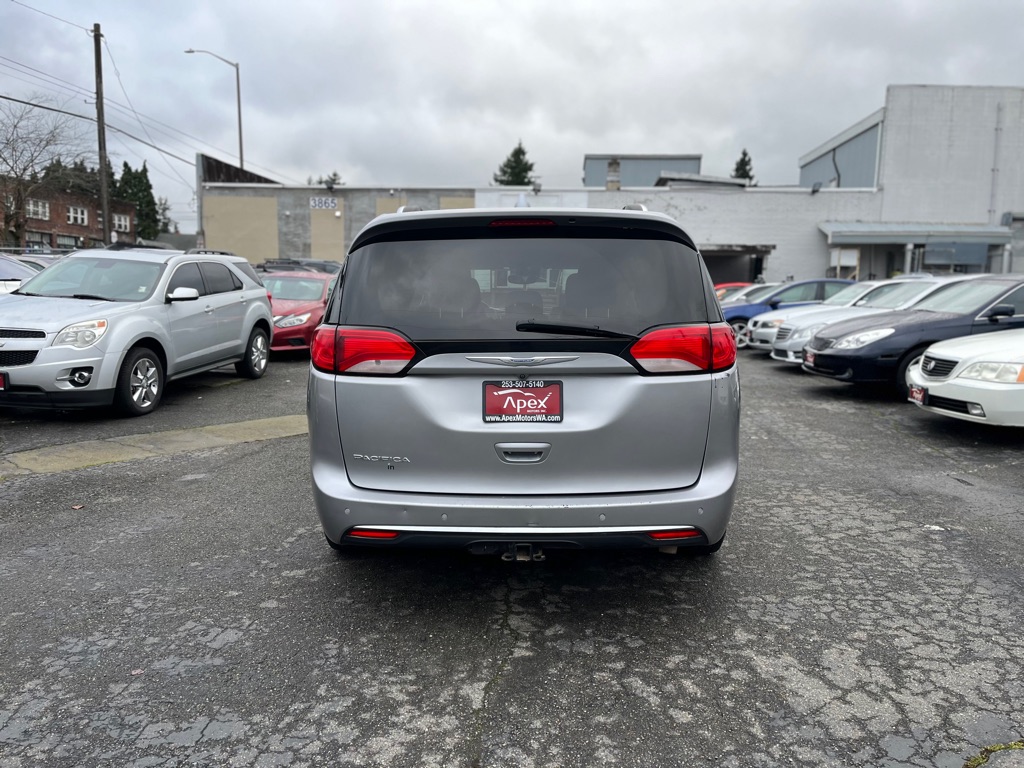 Photo 6 of this CHRYSLER PACIFICA
