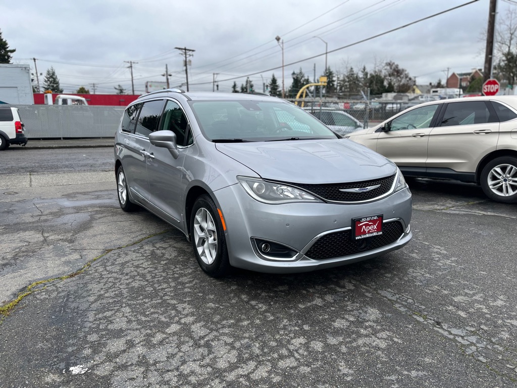 Photo 2 of this CHRYSLER PACIFICA