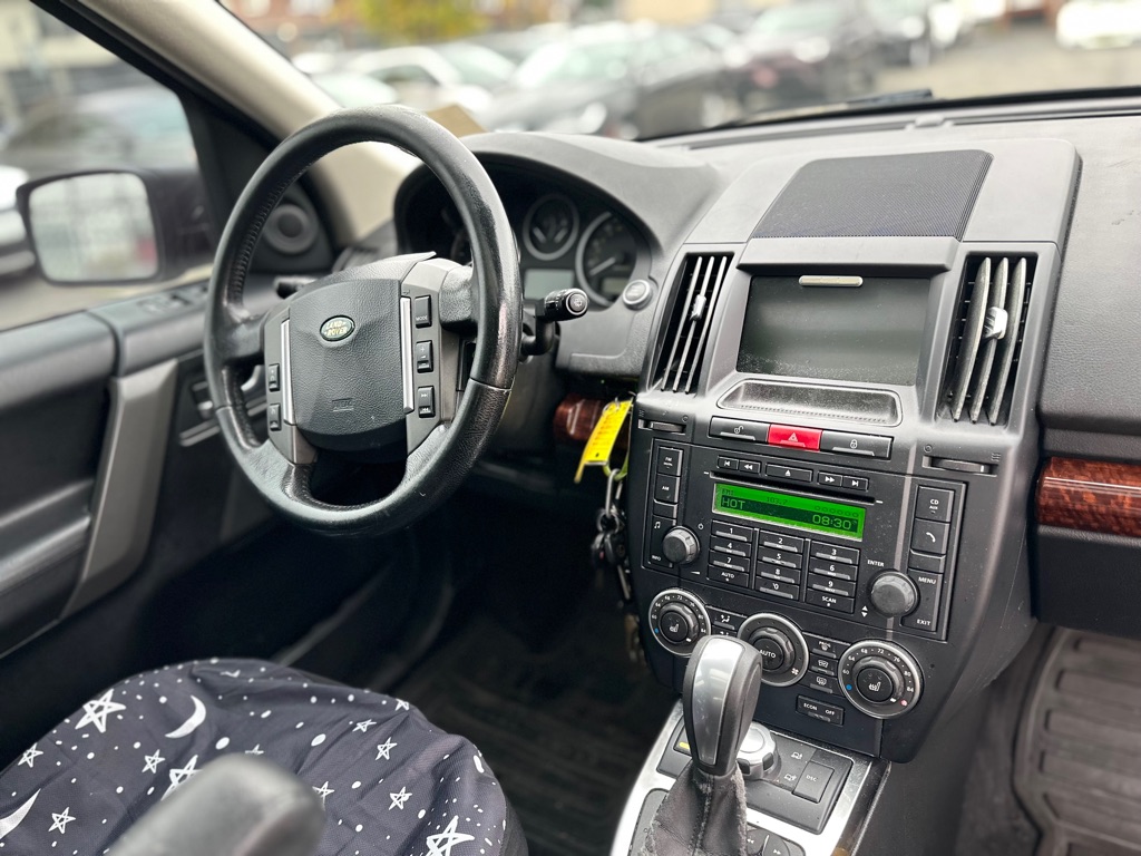 Photo 11 of this LAND ROVER LR2