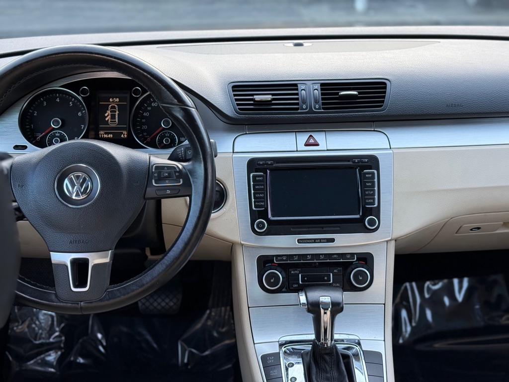 Photo 13 of this VOLKSWAGEN CC