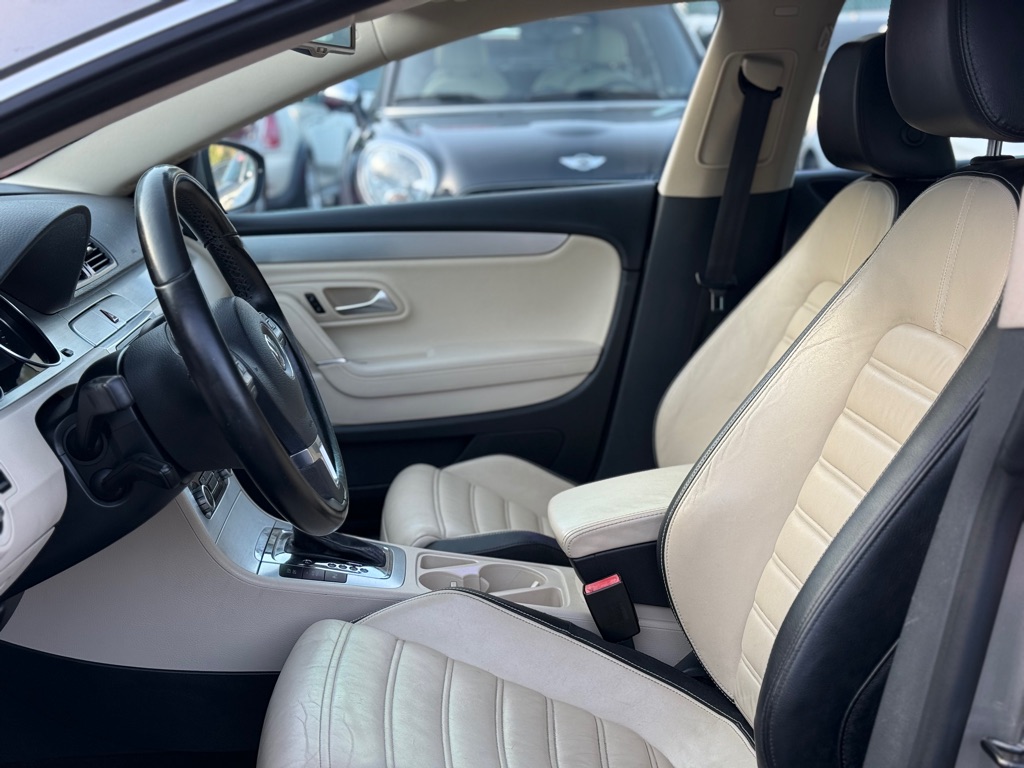 Photo 9 of this VOLKSWAGEN CC