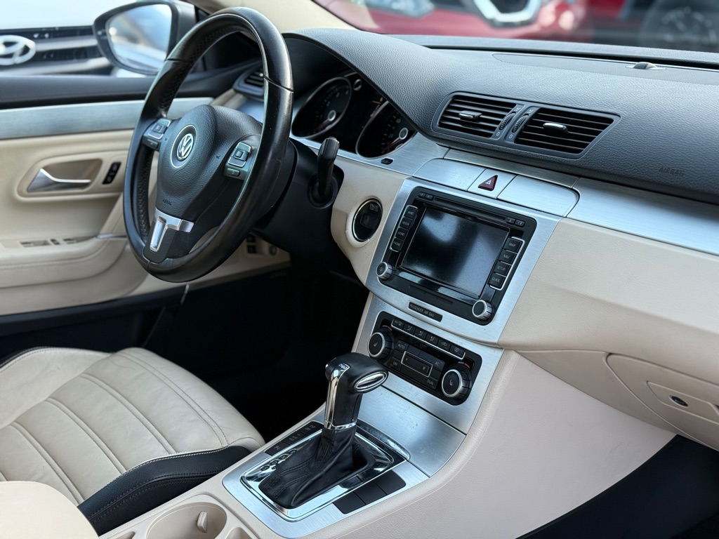 Photo 16 of this VOLKSWAGEN CC