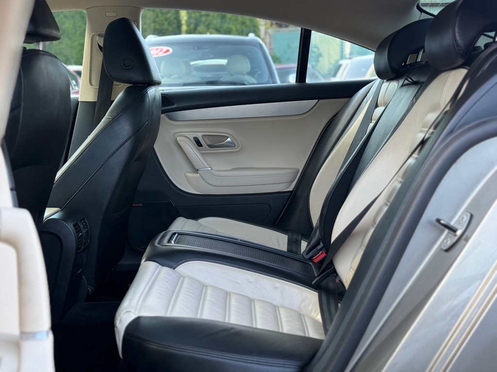 Photo 11 of this VOLKSWAGEN CC