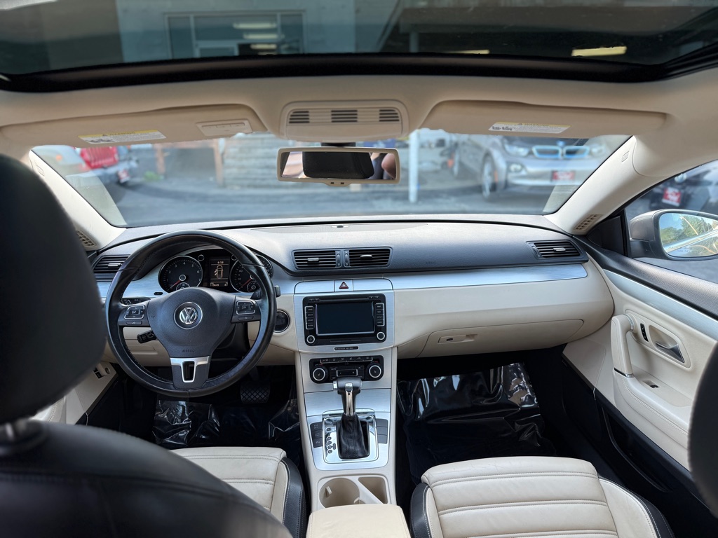 Photo 12 of this VOLKSWAGEN CC