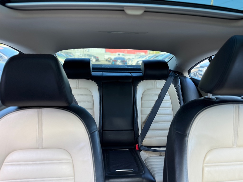 Photo 17 of this VOLKSWAGEN CC