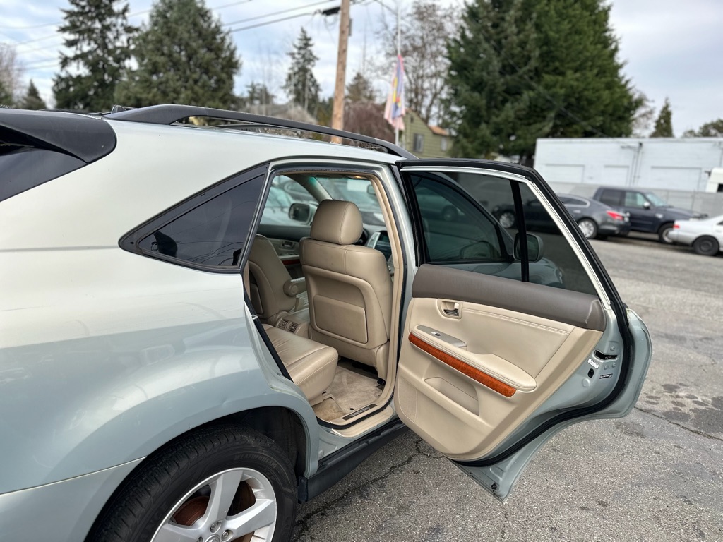 Photo 17 of this LEXUS RX