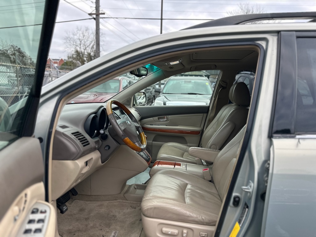 Photo 12 of this LEXUS RX