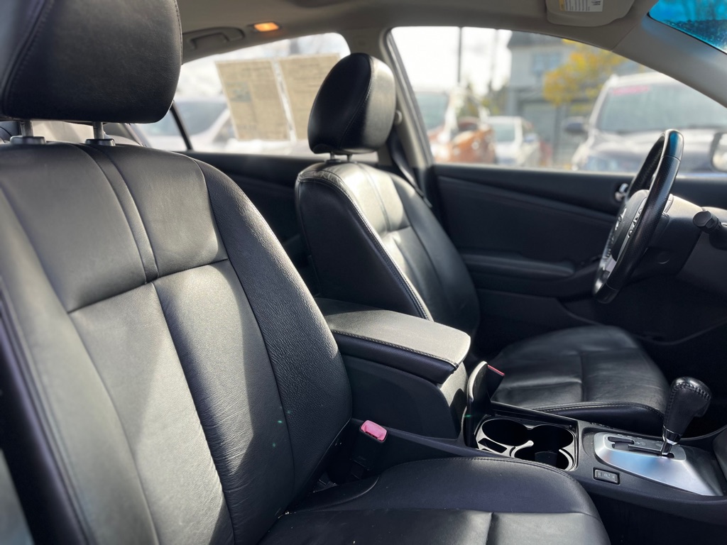 Photo 14 of this NISSAN ALTIMA